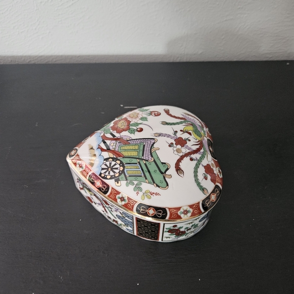 Vintage Japanese Imari Style Heart Shaped Trinket Box - Picture 5 of 11